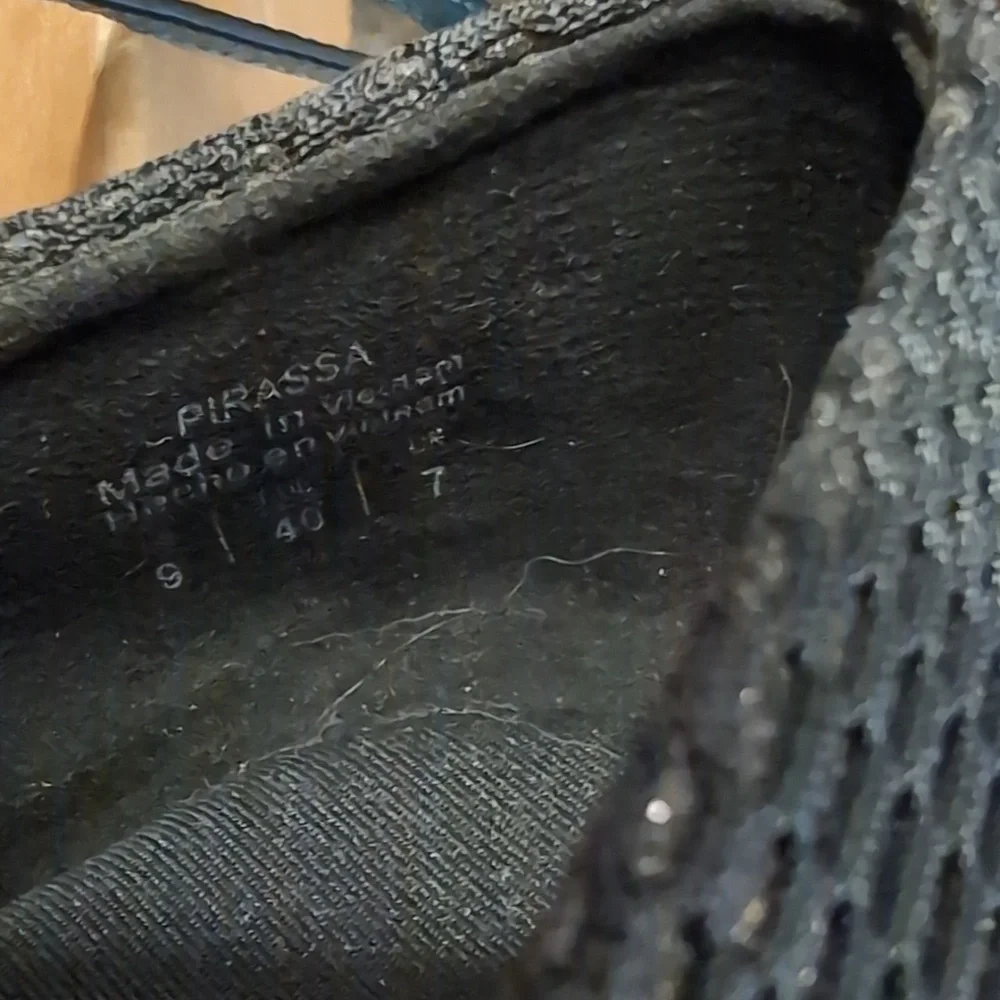 Black Flat shoes - Picture 3 of 3